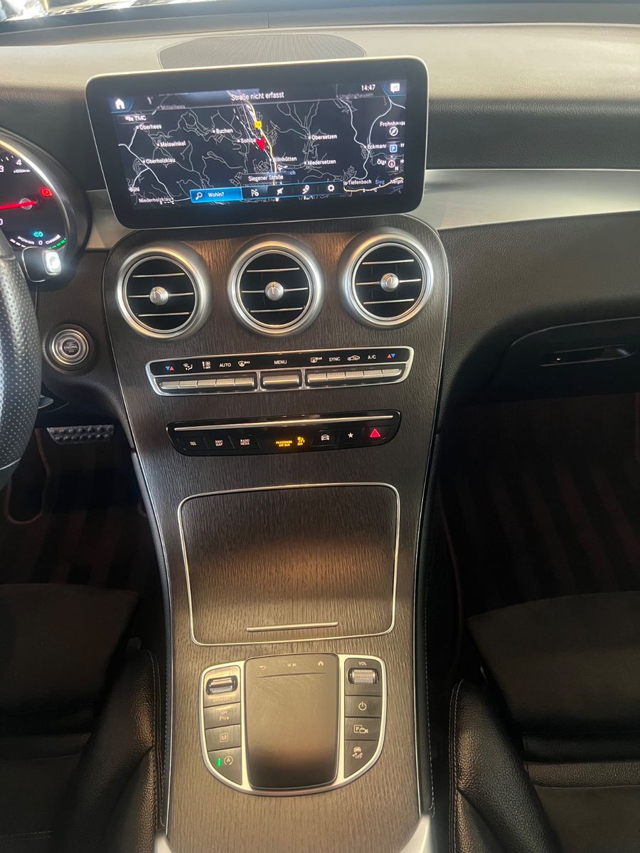 Fahrzeugabbildung Mercedes-Benz GLC 200 4Matic AMG LINE Night Pkaet *1.HAND*
