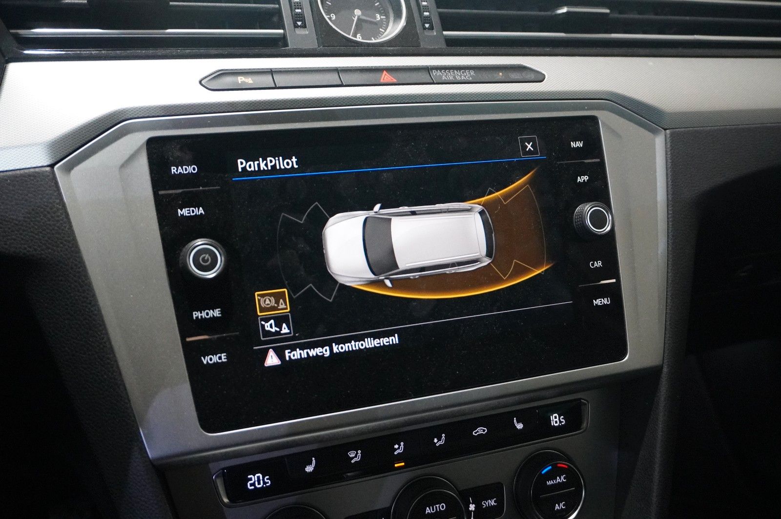 Fahrzeugabbildung Volkswagen Passat Vari. 2.0D COMFORTL. NAVI/LED/SPORT/AHK