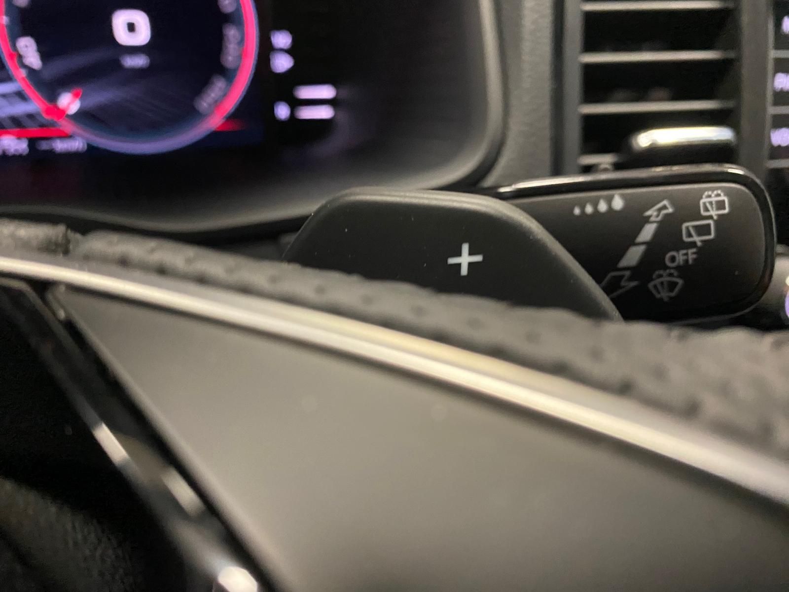 Fahrzeugabbildung SKODA Karoq 1.5 TSI SPORTLINE+MATRIX+ACC+AHK+APP+RFK++