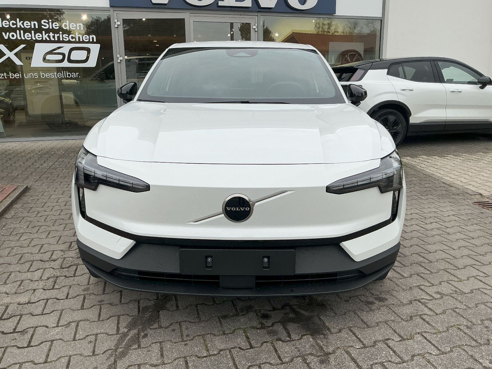 Volvo EX30 Plus 2WD Pure Electric imagem 2