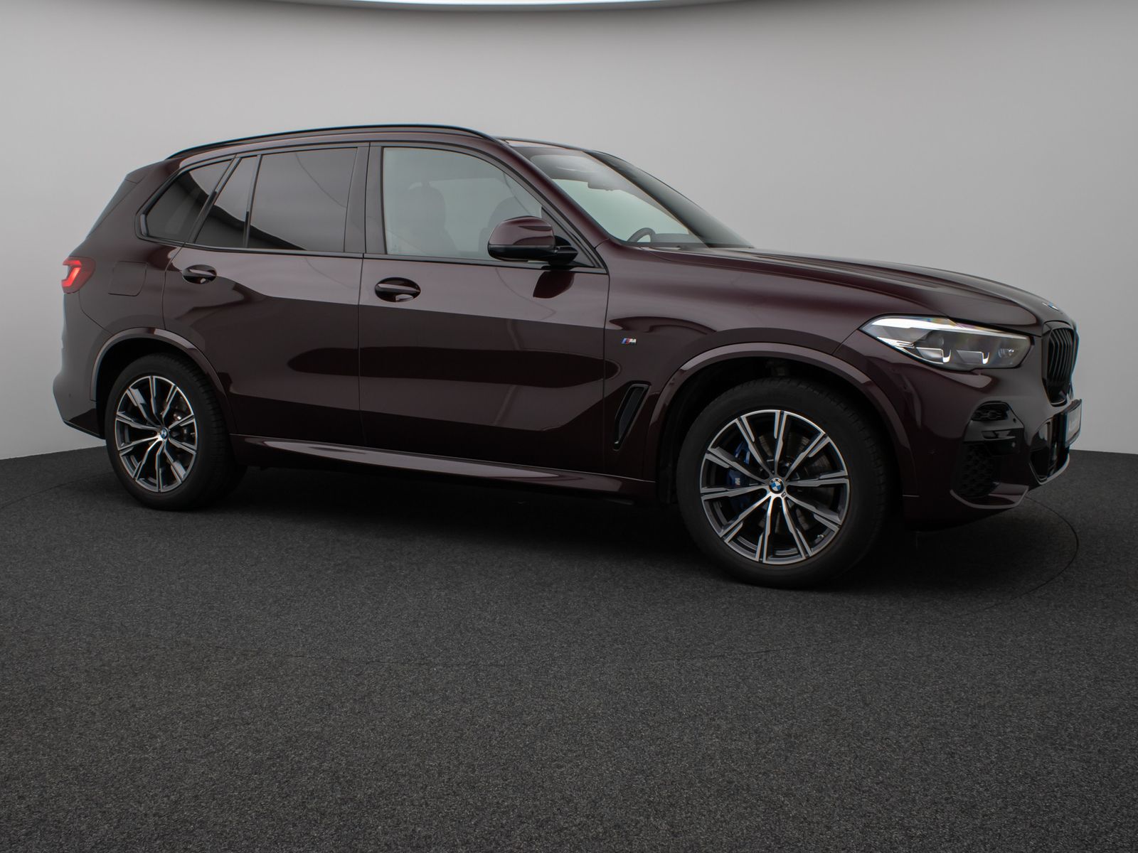 Fahrzeugabbildung BMW X5 xD30d M Sport Kamera HUD DAB HiFi AHK Alarm