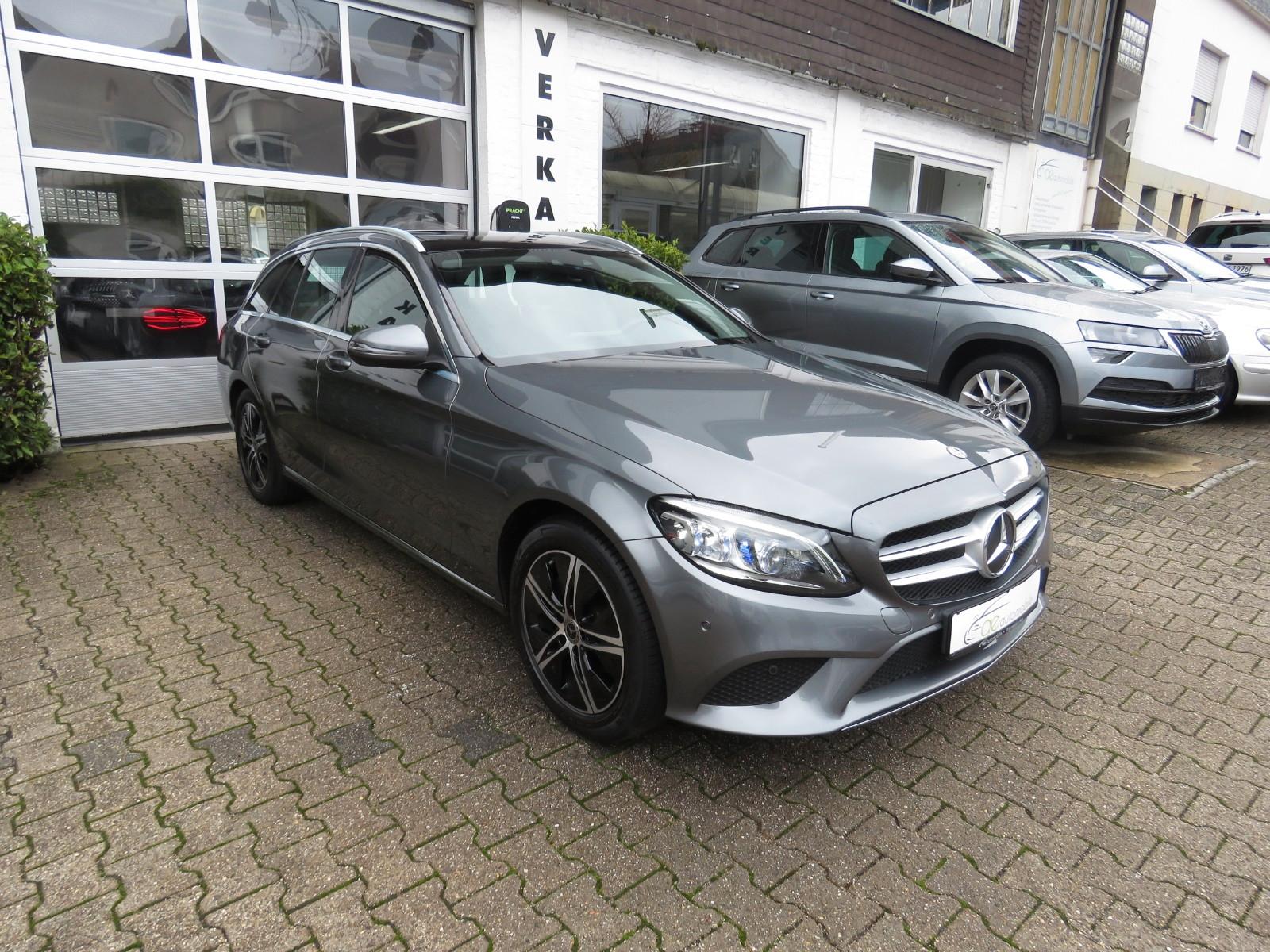 Mercedes-Benz T-Modell C 180 / NAVI / PANORAMA