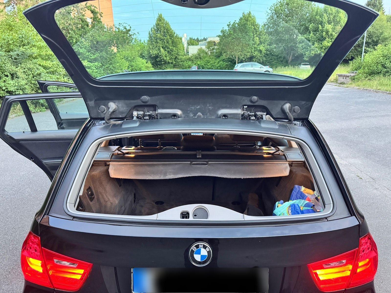 BMW 320 2011 — photo 14