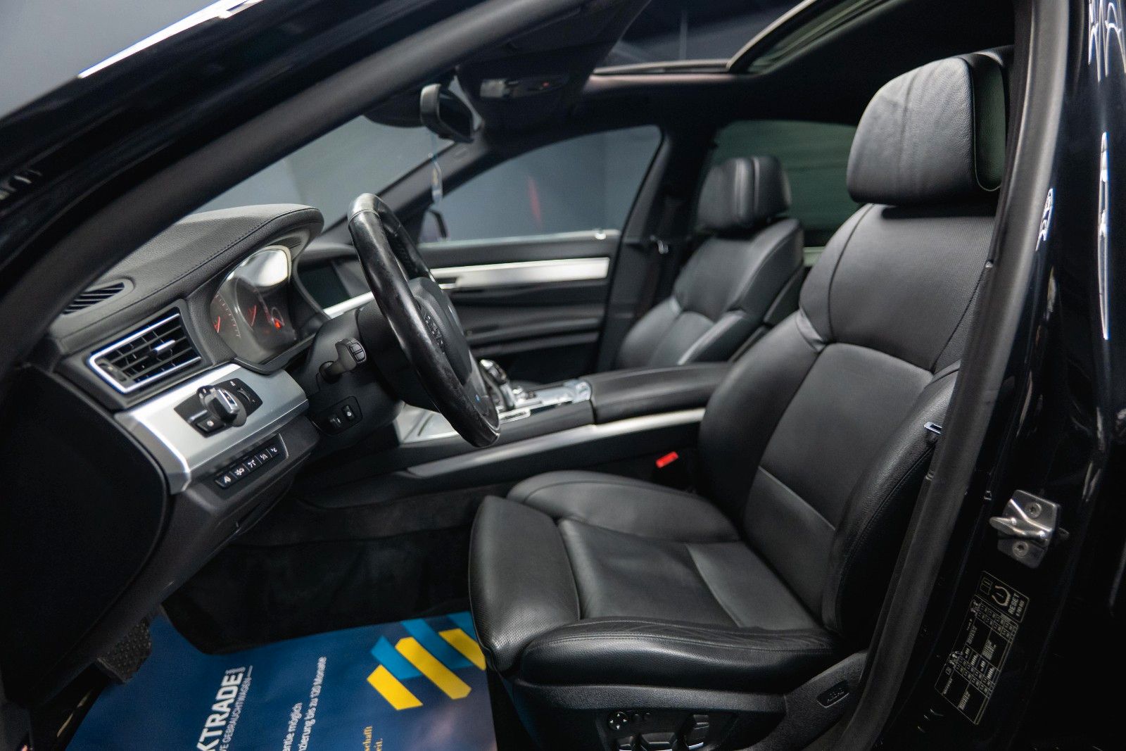 Fahrzeugabbildung BMW 740d M-Sport Black Edition *FULL Options*LESEN!*