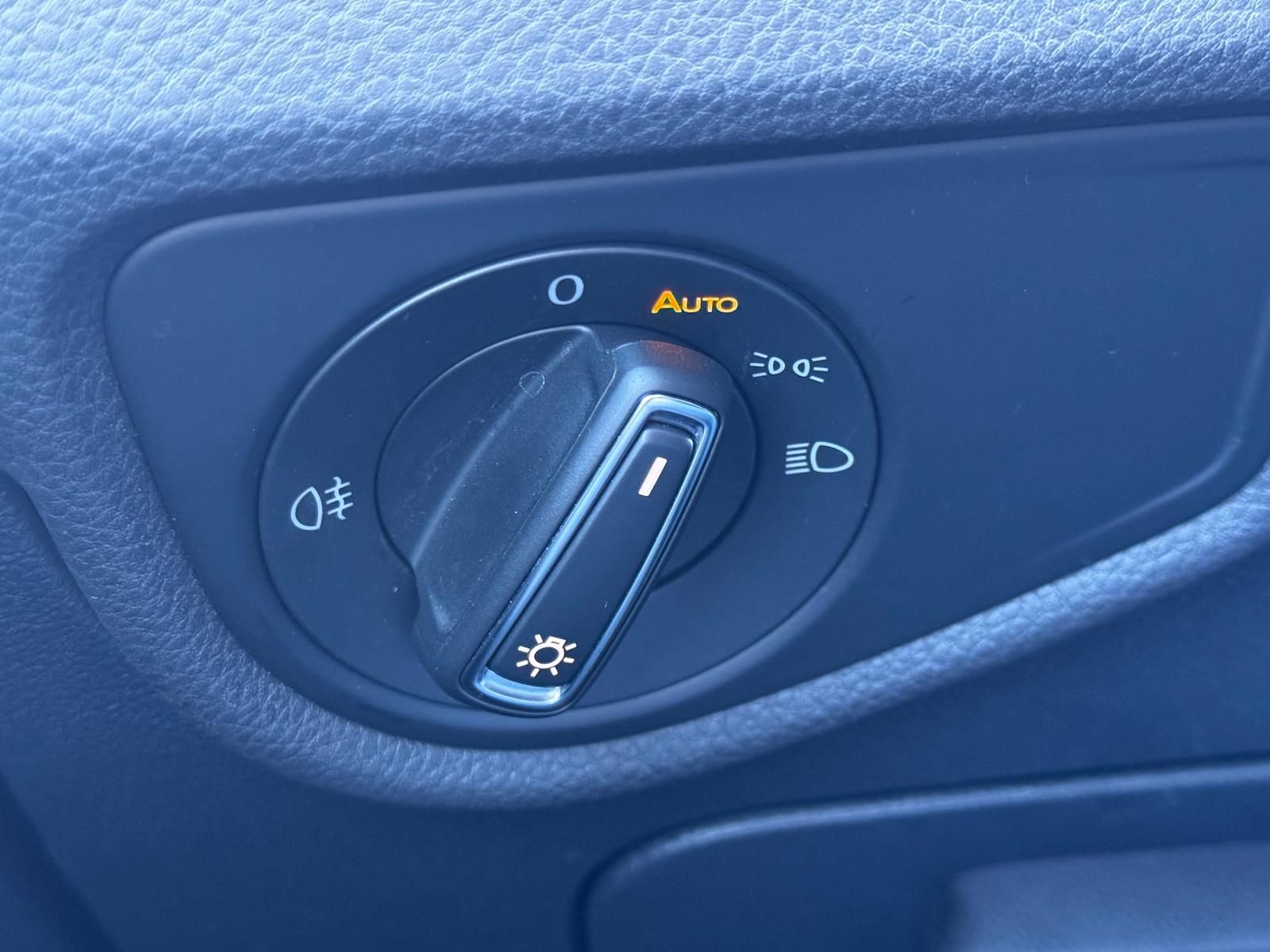 Fahrzeugabbildung Volkswagen Touran Highline 1.5 TSI EU6d-T OPF R-Line Pano