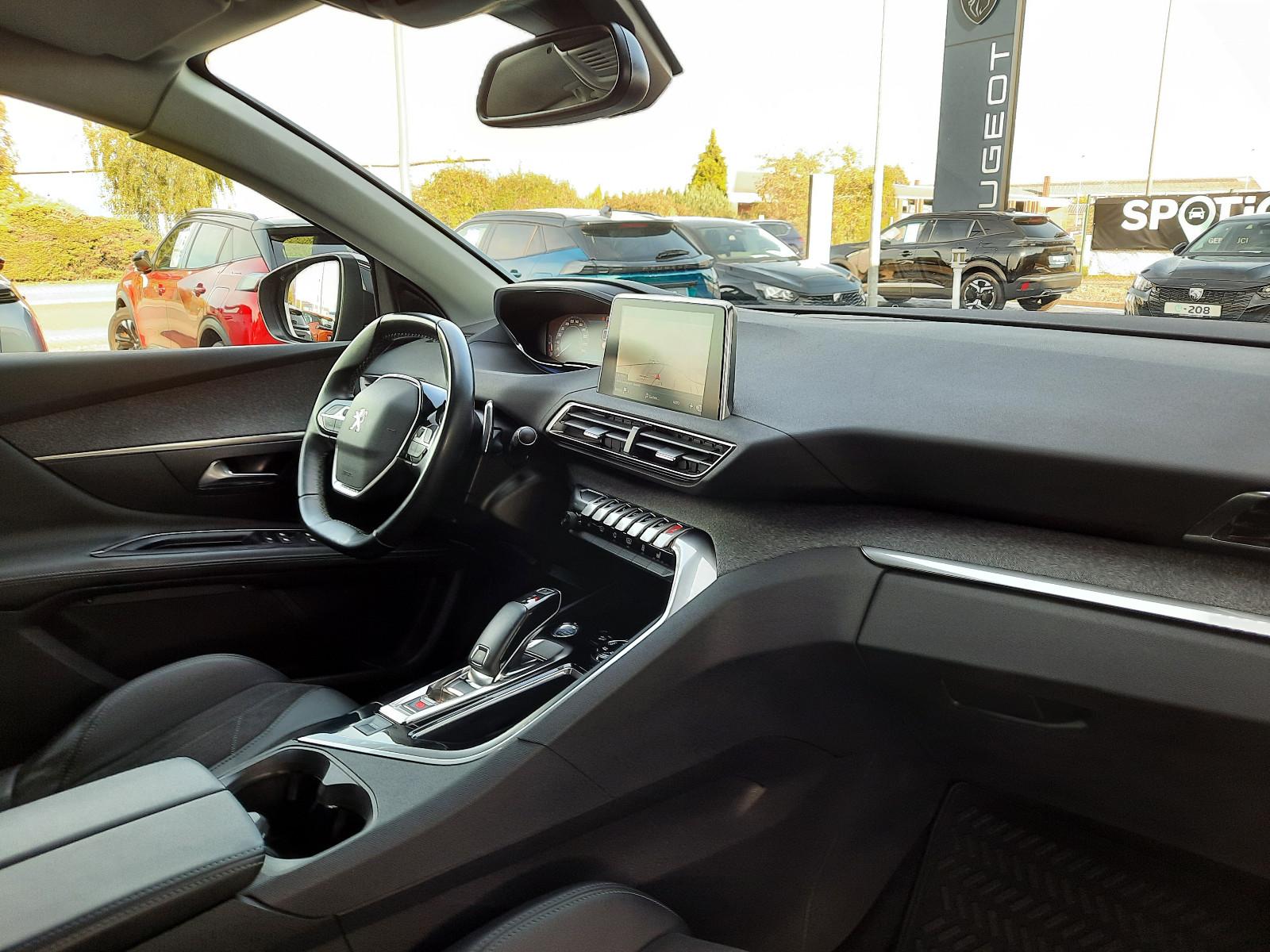 Peugeot 3008 Crossway EAT8  NAVI SH ELHK GJR aAHK