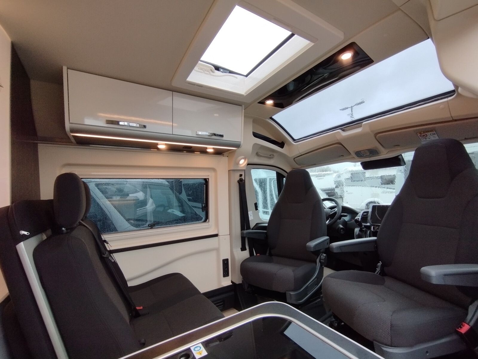 Fahrzeugabbildung Westfalia Columbus 641 E 180 PS 10795,- EUR Sondernachlass