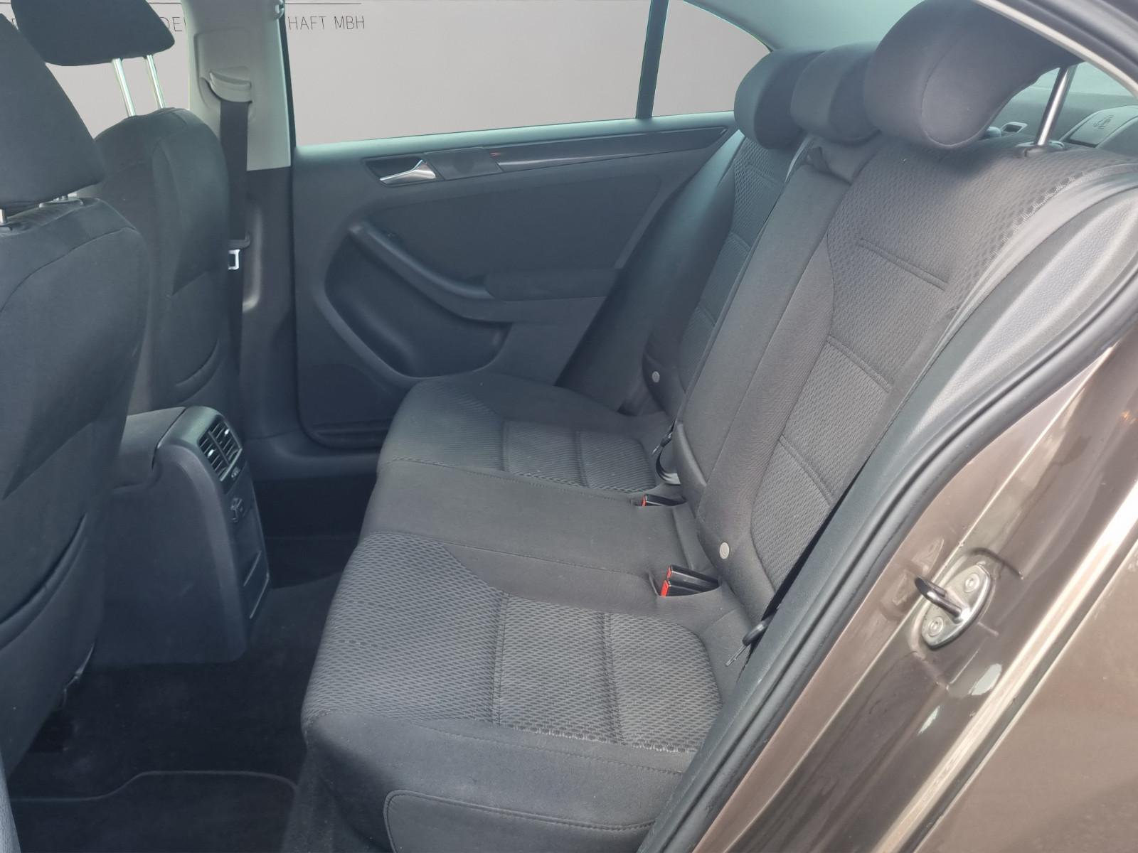 Volkswagen Jetta VI Comfortline 2.HAND WENIG KILOMETER