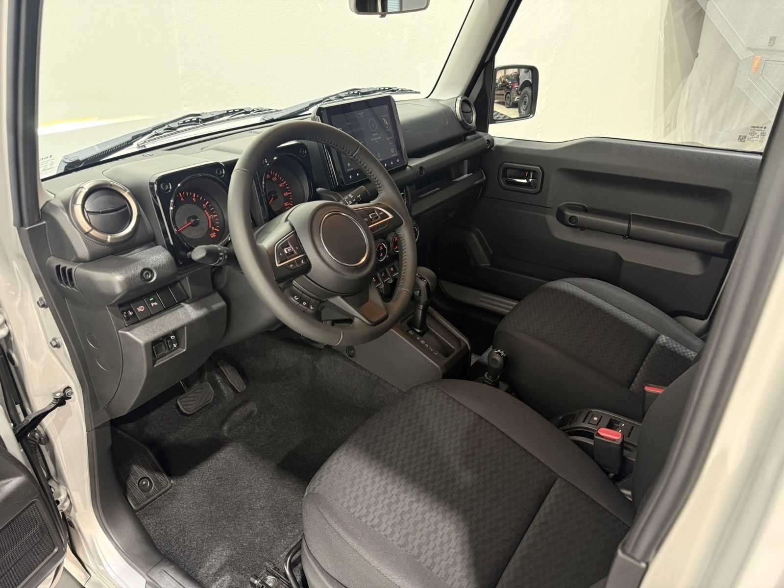 Fahrzeugabbildung Suzuki RTR Jimmy - 4/5 Türer - LED - RFK - MFL