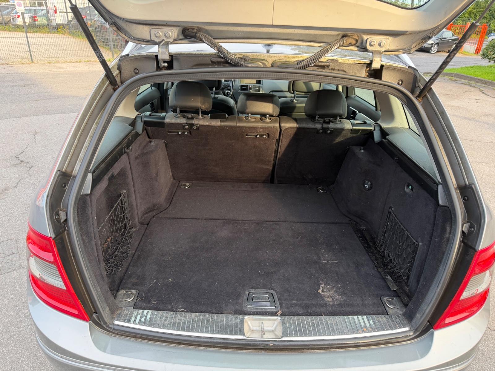 Mercedes-Benz C200 2009 — photo 9