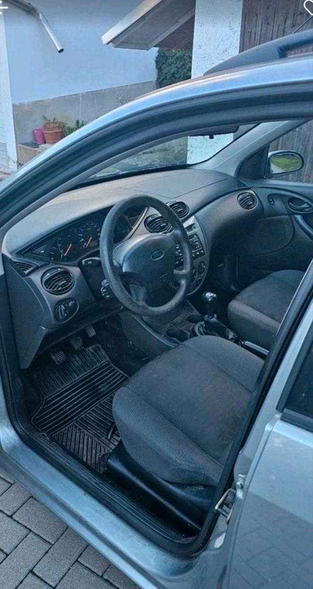 Ford Focus 2004 — interior