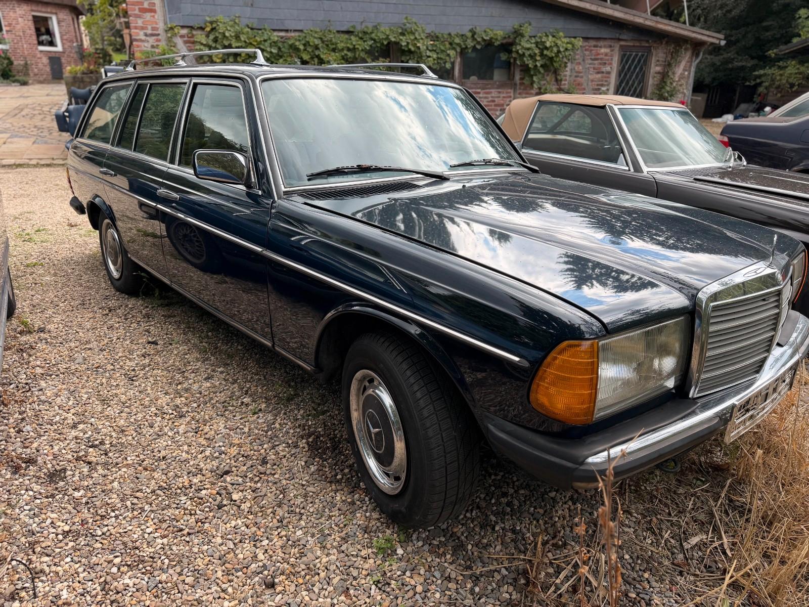 Mercedes-Benz 230 TE Schiebedach Mitternachtsblau W123