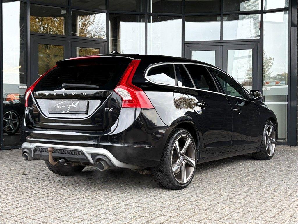 Volvo V60 2014 — салон