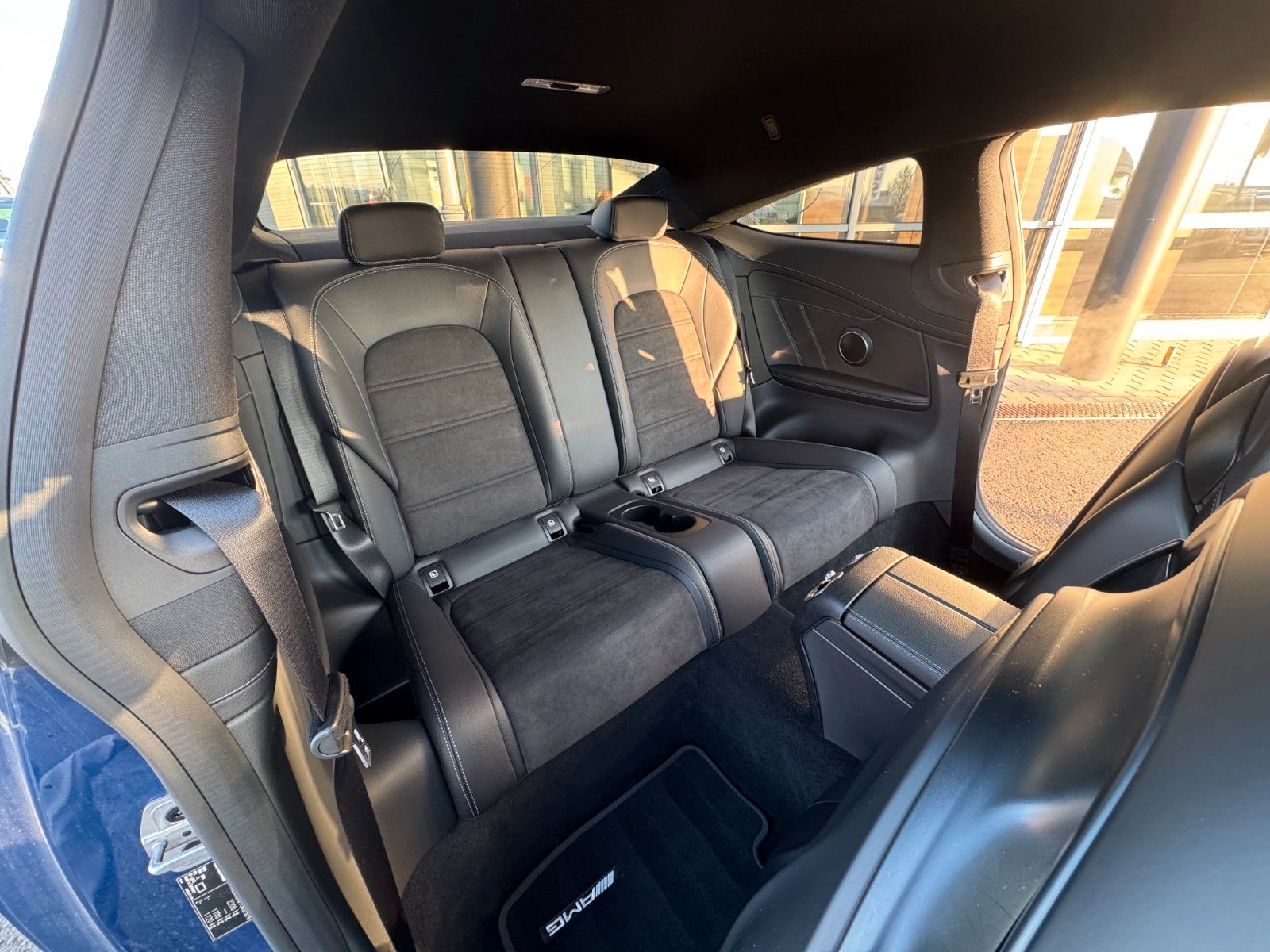 Fahrzeugabbildung Mercedes-Benz C 63 AMG Coupe+AeroP+Pano+Distr+Sportsitze
