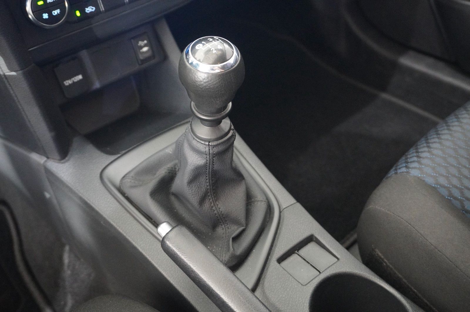 Fahrzeugabbildung Toyota Auris LIM. 1.3 5-TÜR KLIMA/LED/USB/MULTI./AHK