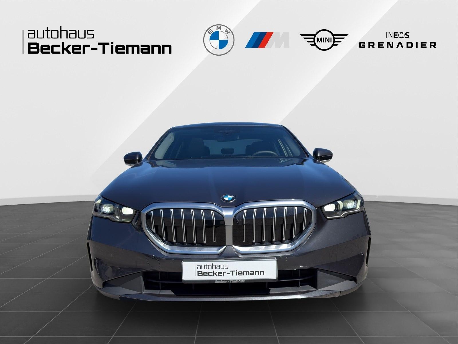BMW 520i Limousine AHK Head-Up Pano DrivAssProf. Par