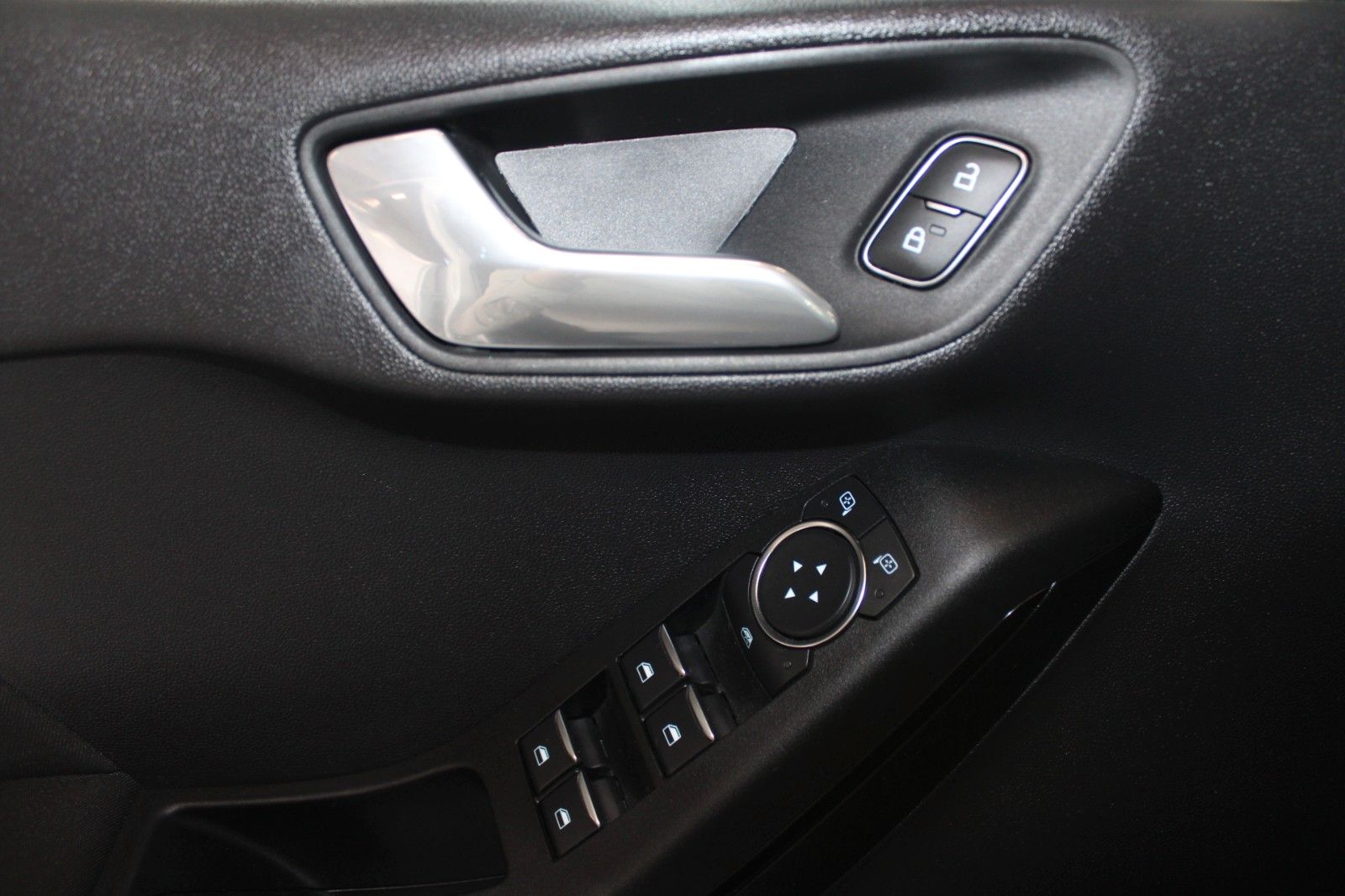 Fahrzeugabbildung Ford Fiesta 1,5 TDCi Cool & Connect 5-trg NAVI LED