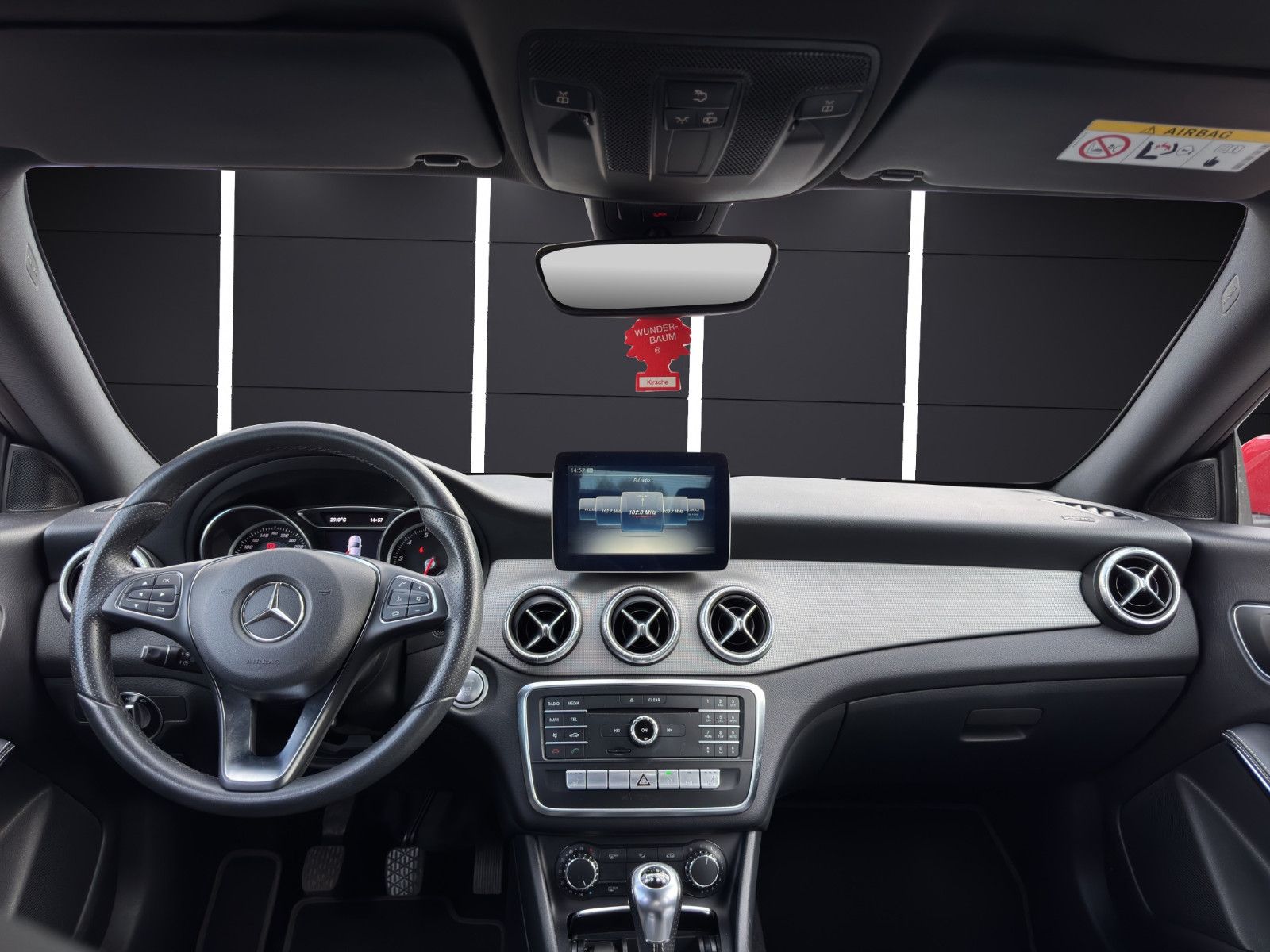 Fahrzeugabbildung Mercedes-Benz CLA 180/Urban/Sportpaket/Keyless Go/Ambiente