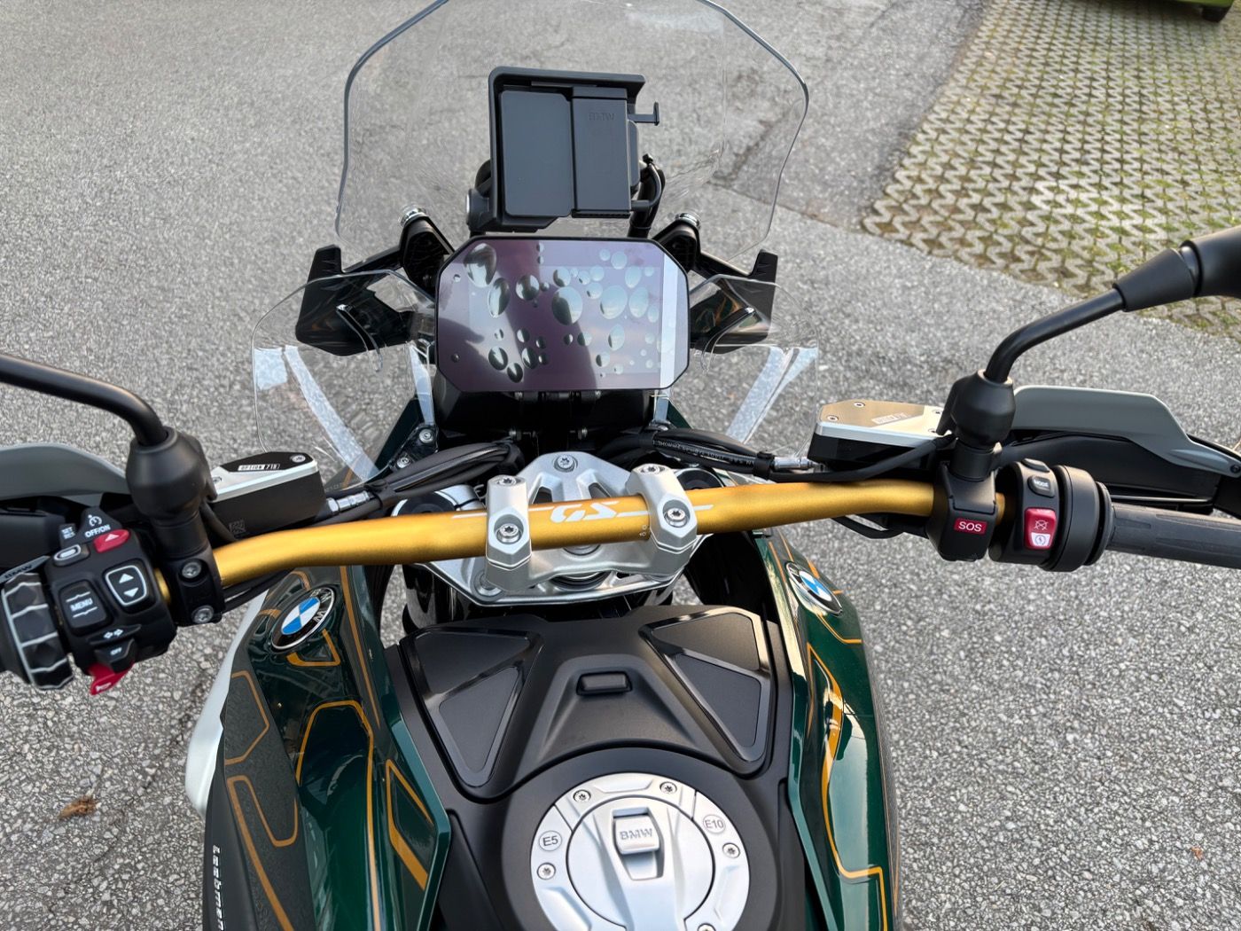 Fahrzeugabbildung BMW R 1300 GS Option 719 Doppelschalldämpfer Adaptiv