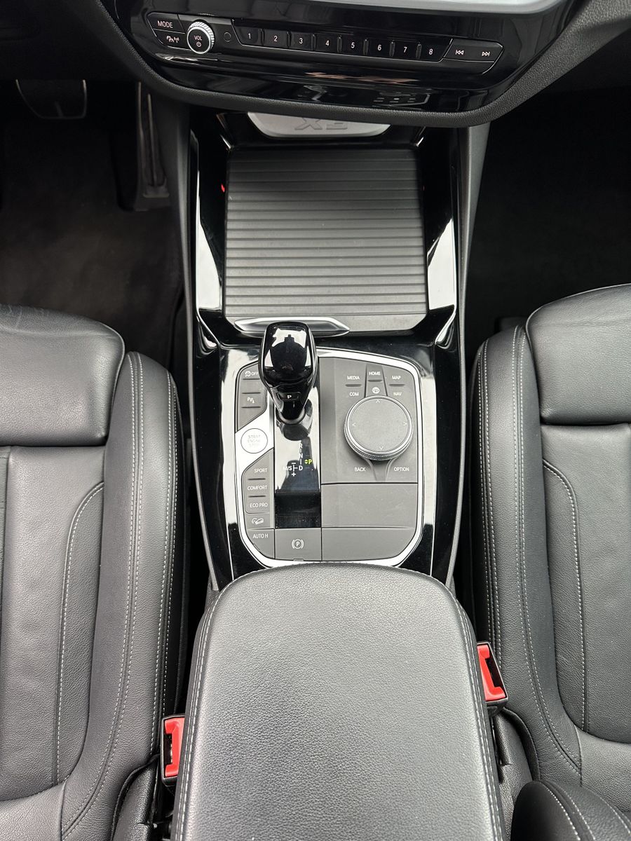 Fahrzeugabbildung BMW X3 xDrive30d M-Sport NAV+LED+AHK+20ZOLL+DAB+1HD
