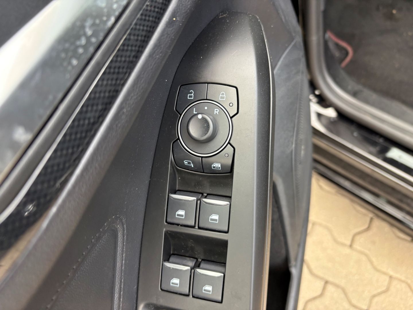 Fahrzeugabbildung Ford Focus Turnier ST-Line X HUD AHK-abnehmbar Navi