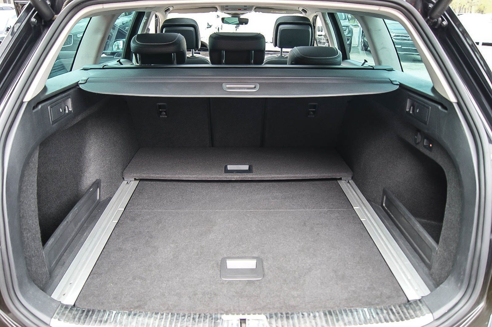 Fahrzeugabbildung Volkswagen Passat Variant 20TDI 4Motion R-Line MATRIX PANO