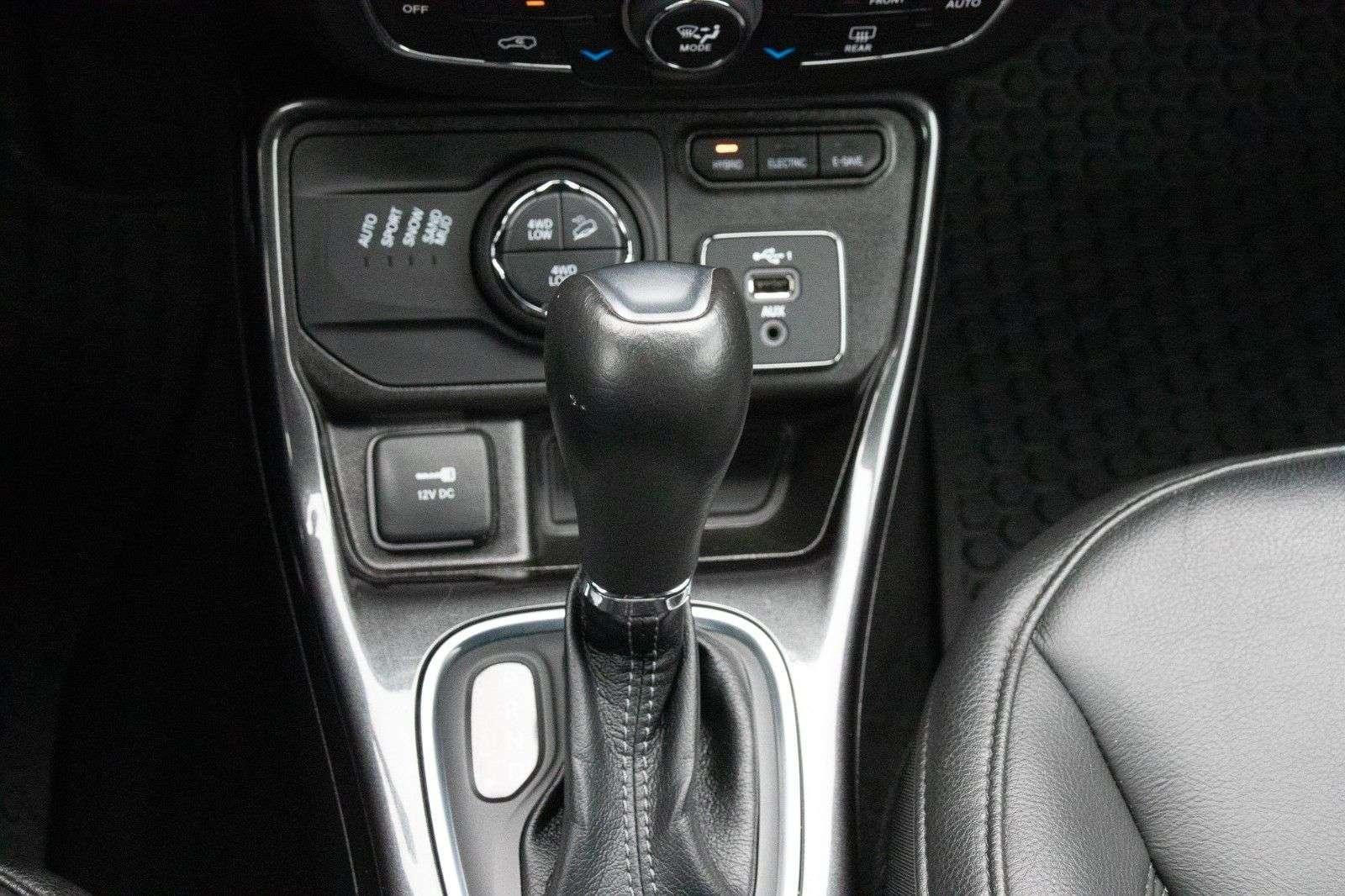 Fahrzeugabbildung Jeep Compass S PHEV 4WD AT*Pano*Temp*Navi*Leder*LED