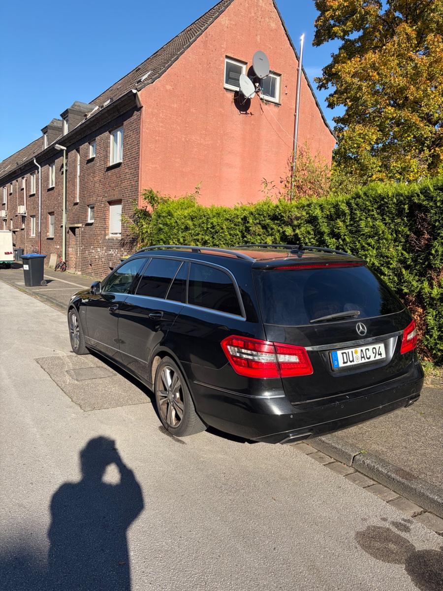 Mercedes-Benz E200 2011 — engine 2.143 cm³, 136 HP (100kW)