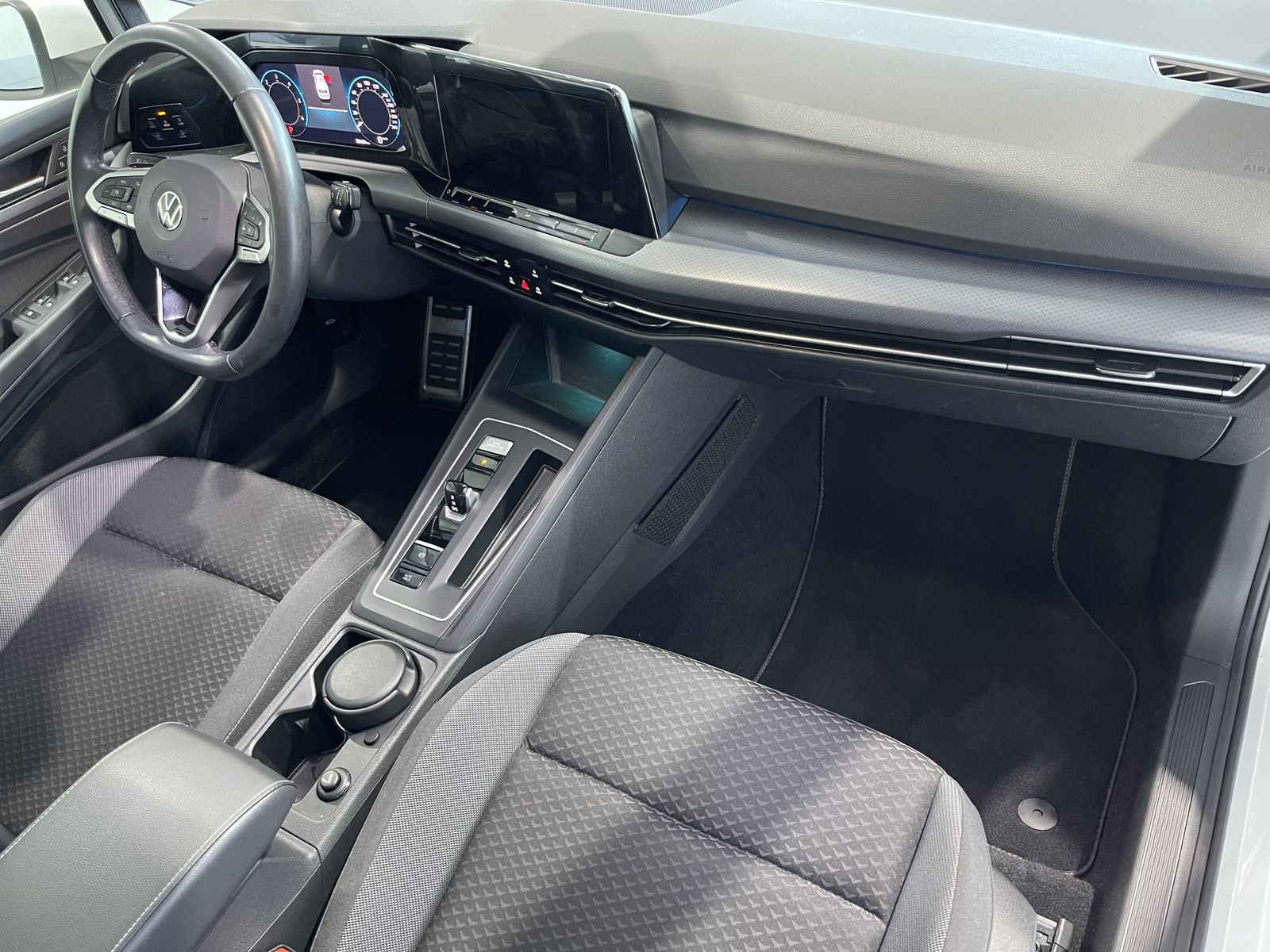 Fahrzeugabbildung Volkswagen Golf Active 2.0 TDI*VW-Anschlussgarantie*AHK*Cam
