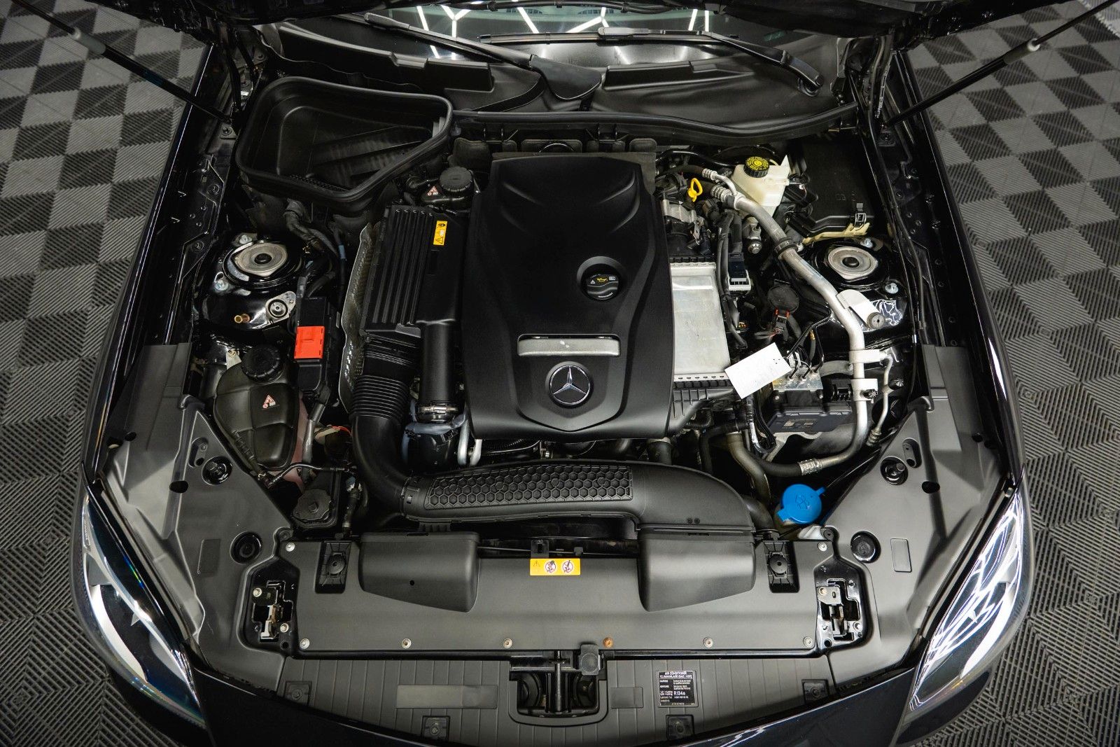 Fahrzeugabbildung Mercedes-Benz SLC 200 Roadster Sport *Sportabgas*Pano*Navi*