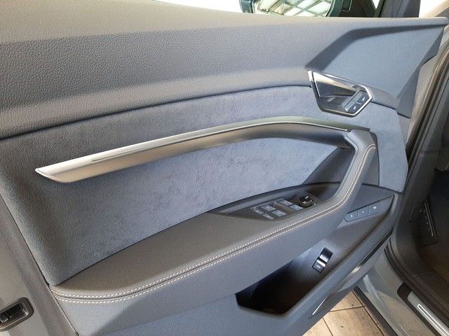Fahrzeugabbildung Audi e-tron Sportback 55 S line black edition Matrix