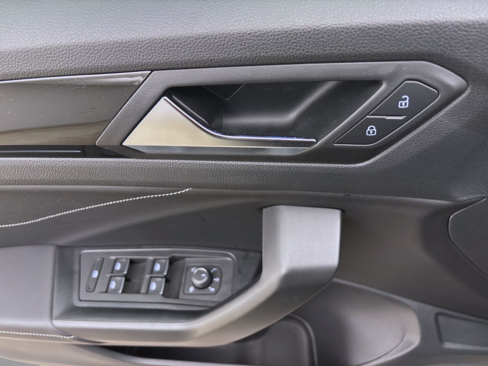 Volkswagen T-Roc - Bild 11