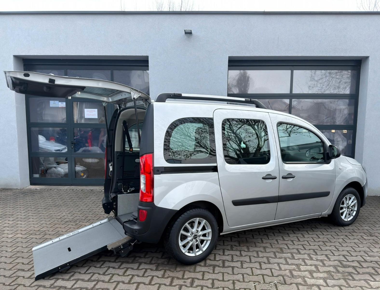 Mercedes-Benz Citan CDI Behindertengerecht Rollstuhlrampe 3+1