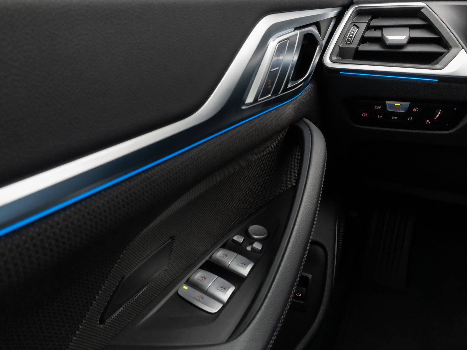 Fahrzeugabbildung BMW i4 eD40 Gran Coupé Kamera DAB H/K PDC Sport