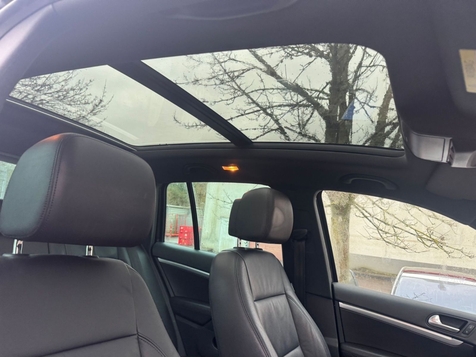 Fahrzeugabbildung Volkswagen Tiguan Sport & Style BMT R Line Navi+Panorama+Xe