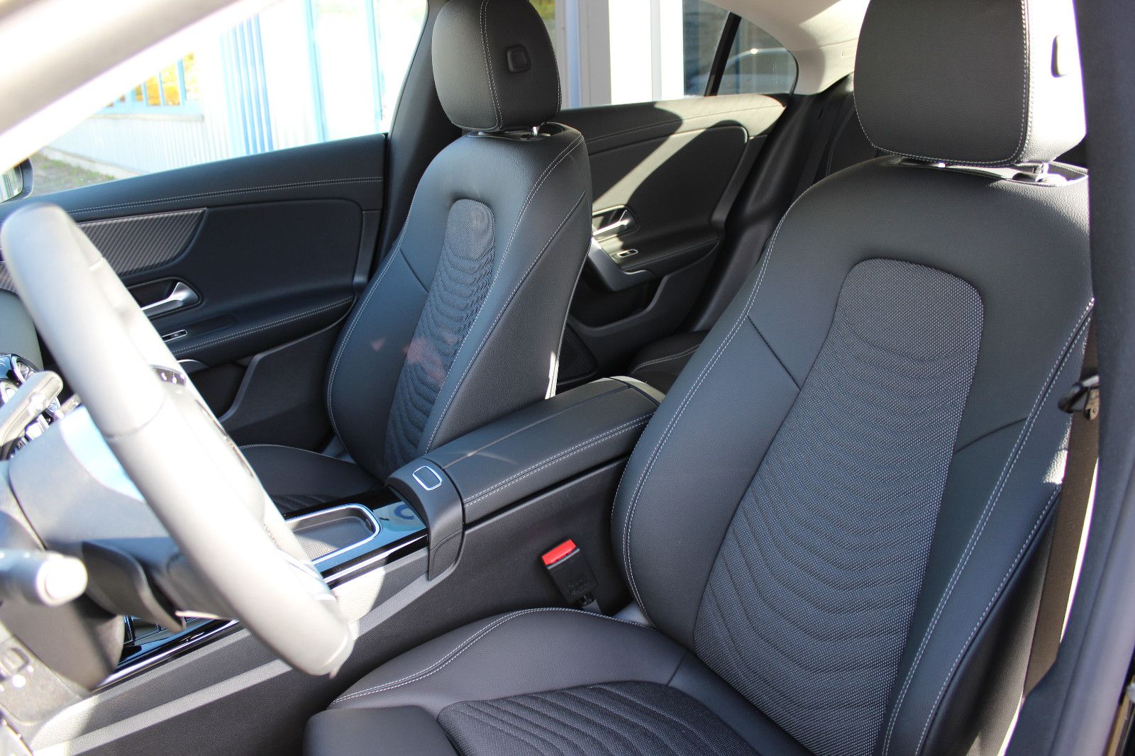 Fahrzeugabbildung Mercedes-Benz CLA 180  Progressive Line Edition *MY2025*