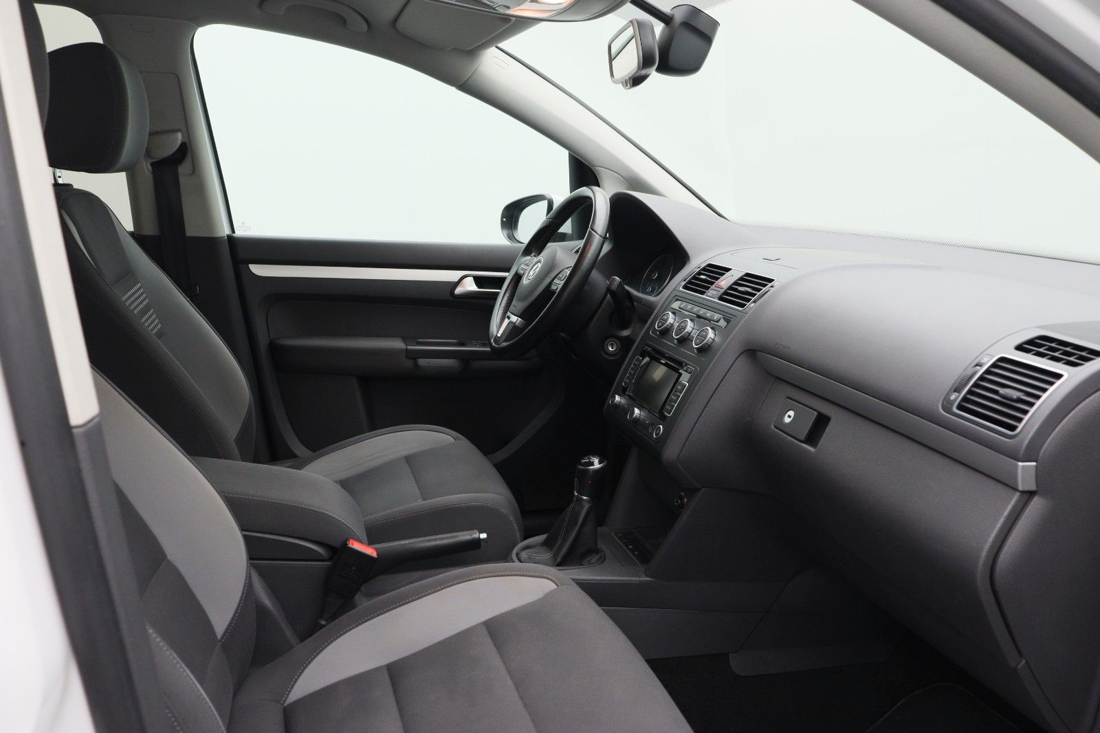 Fahrzeugabbildung Volkswagen Touran Life BMT AHK Navi PDC
