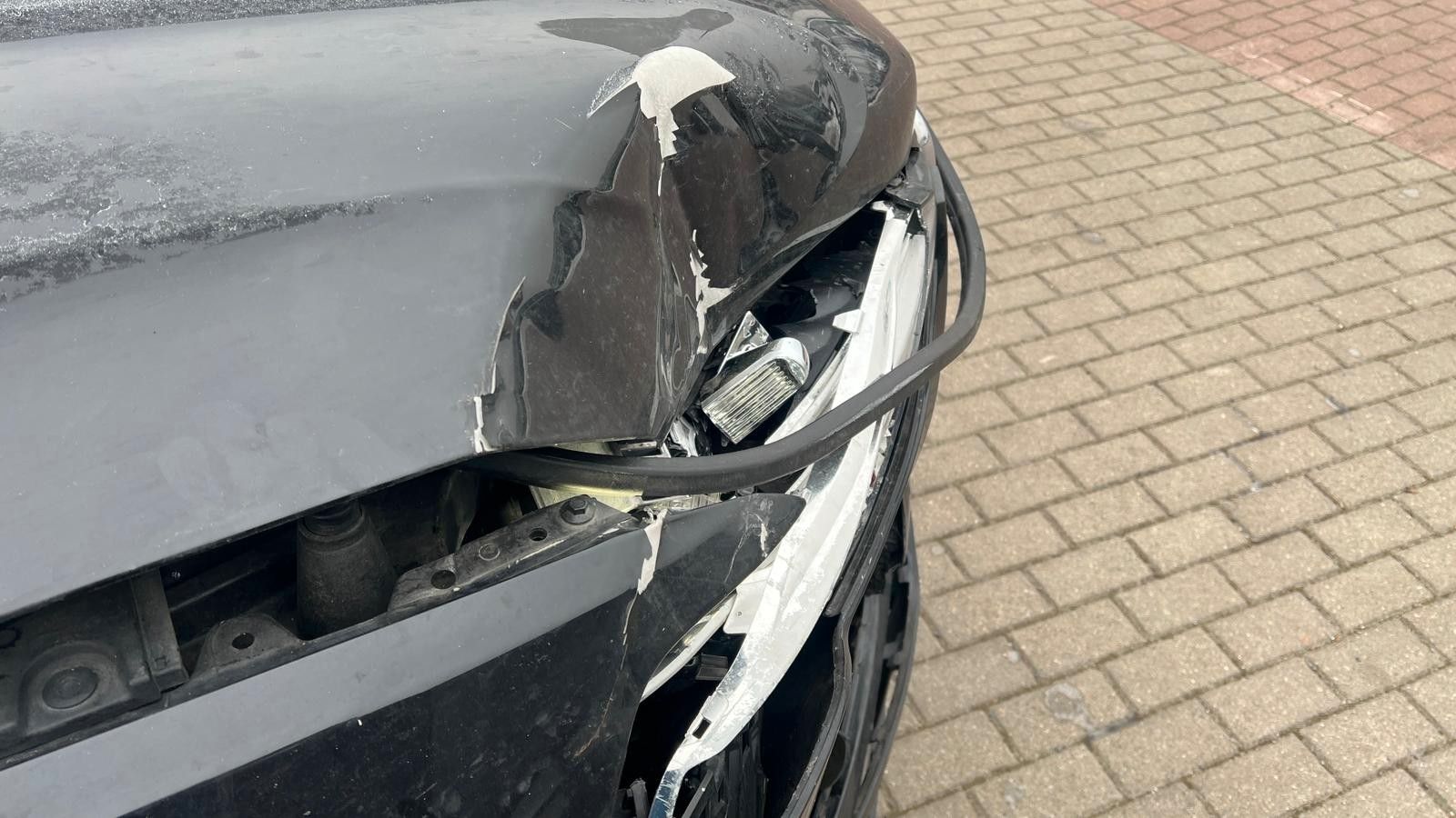 Fahrzeugabbildung Volvo XC90 Inscription AWD Frontschaden