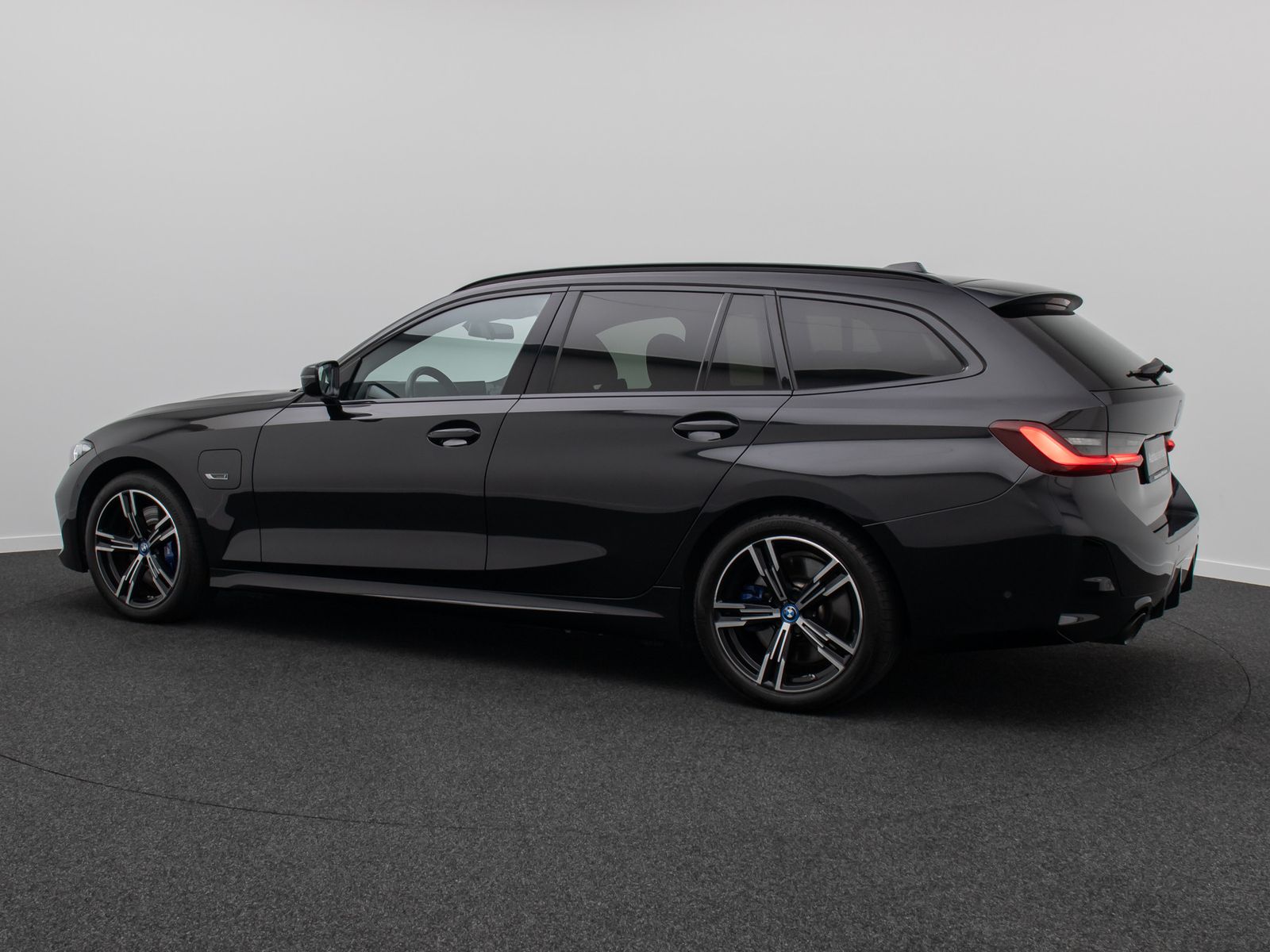 Fahrzeugabbildung BMW 330e M Sport HUD Kamera HiFi DAB Komfort Alarm
