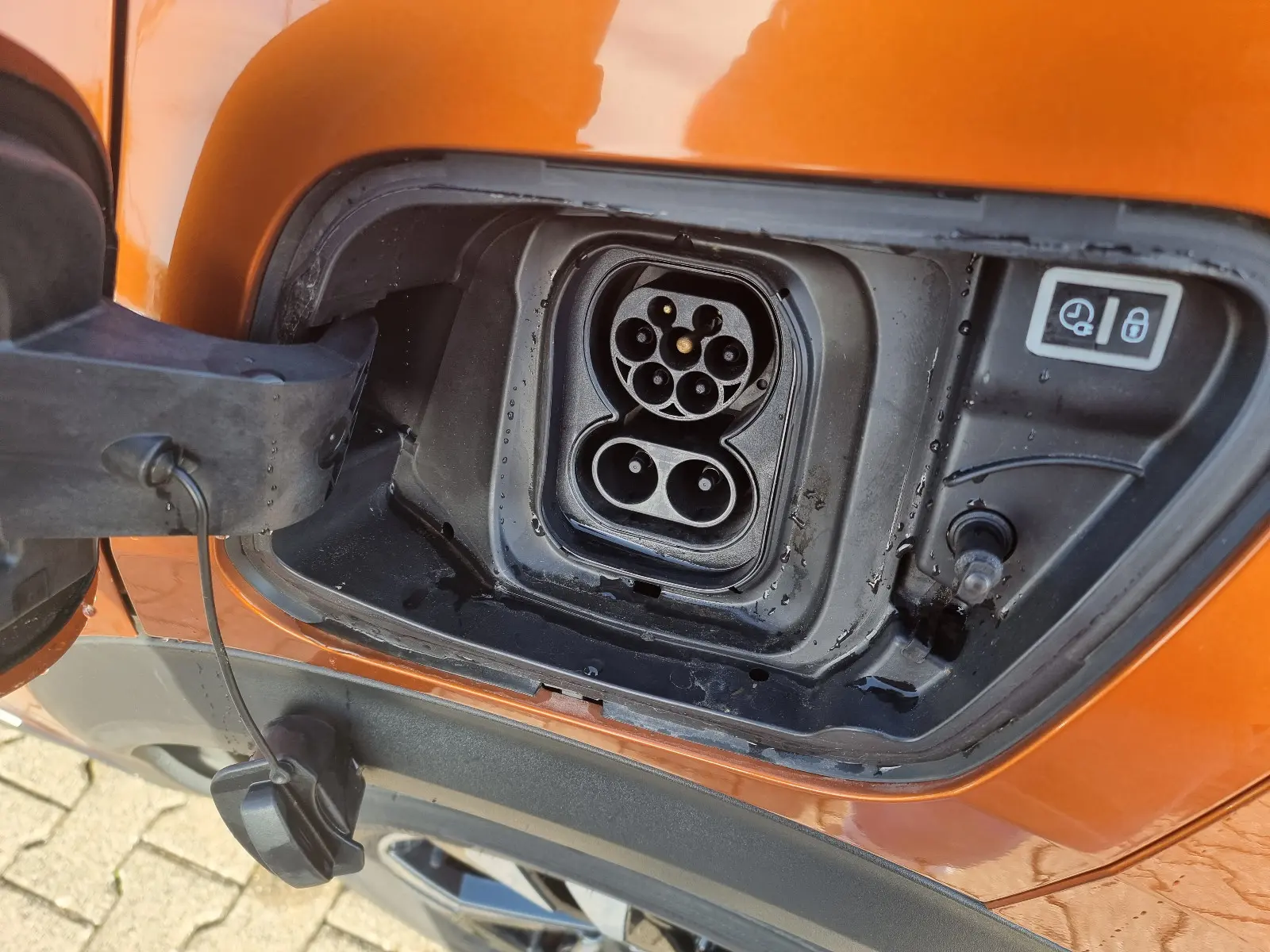Peugeot e-2008 GT-Line -KLIMA-NAVI-CARPLAY-SHZ-CAM-LEDER