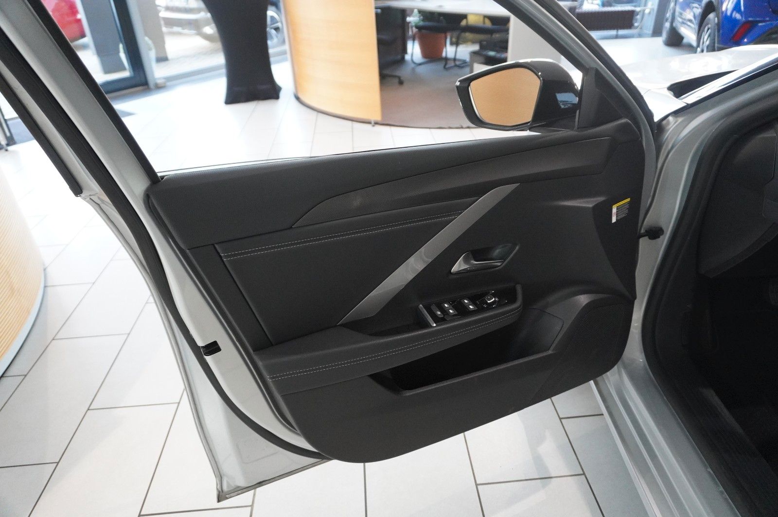 Fahrzeugabbildung Opel Astra L Lim. 1.2T GS SPORT NAVI/LED/360°/SH/HUD