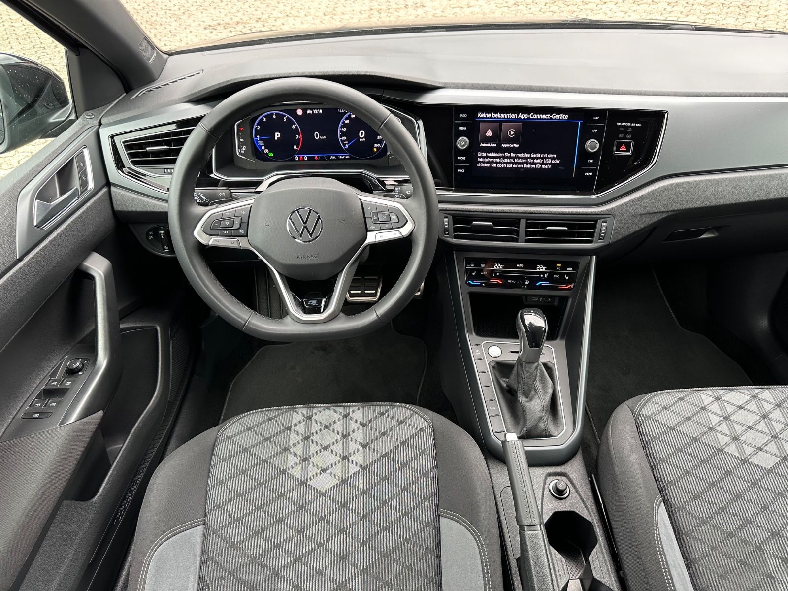 Fahrzeugabbildung Volkswagen Taigo 1.0 TSI R-Line DSG ACC/Matrix/IQ/Shzg./17"