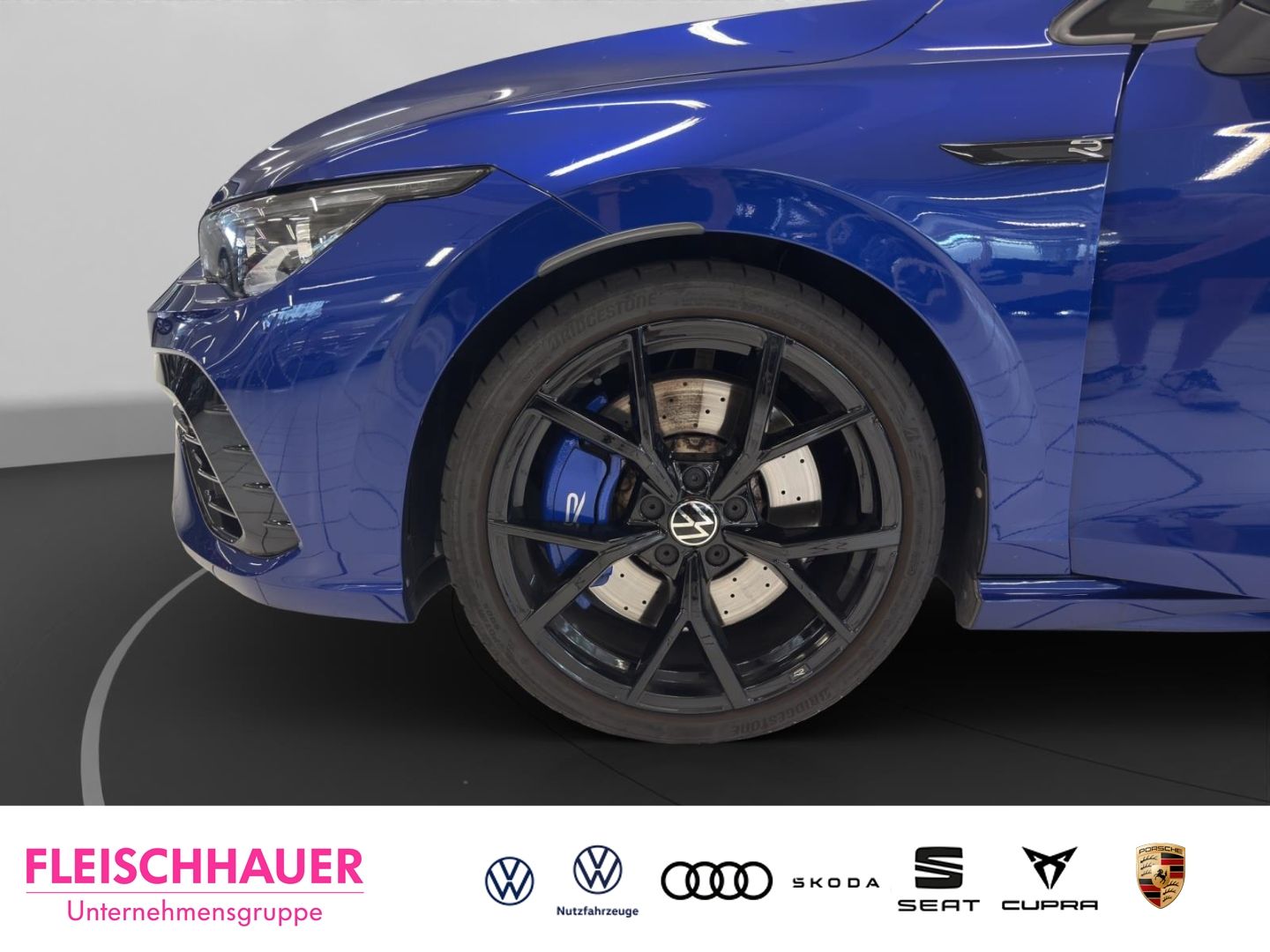 Volkswagen Golf VIII R 2.0 TSI 4M Matrix Navi Pano 270km h foto 24