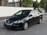 Volkswagen Jetta 2.0 FSI Sportline Sportline - Volkswagen Jetta: Sport