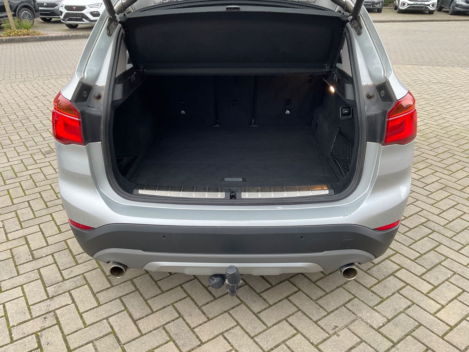 Fahrzeugabbildung BMW X1 sDrive20i xLine,Auto,Navi,AHK,Xenon