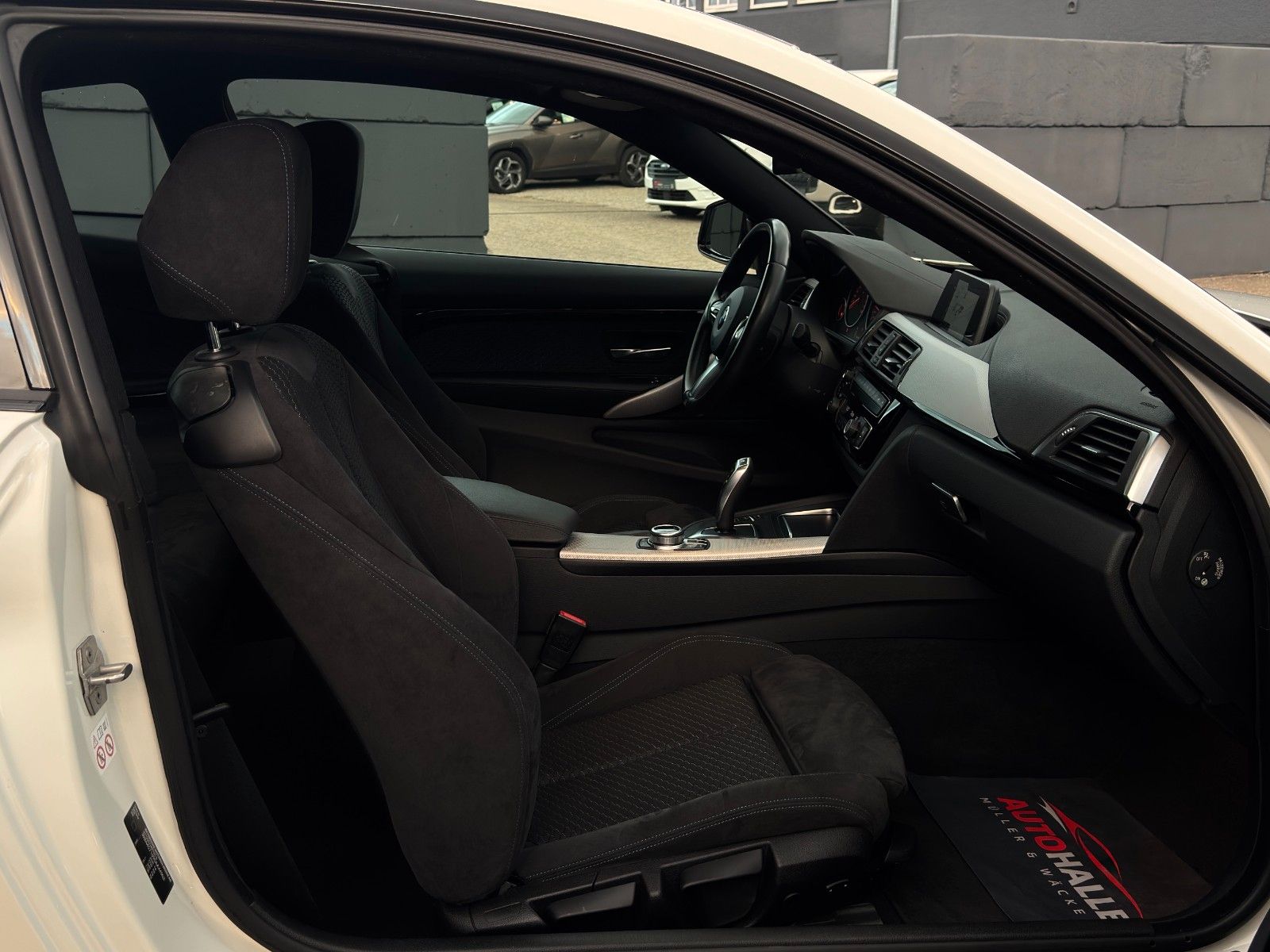 Fahrzeugabbildung BMW 430i Coupe M Sport Navi SHZ PDC Temp LED 19"