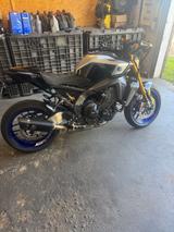 Yamaha MT-09 SP Akrapovic, viel Zubehör Top! - YAMAHA MT 09 SP