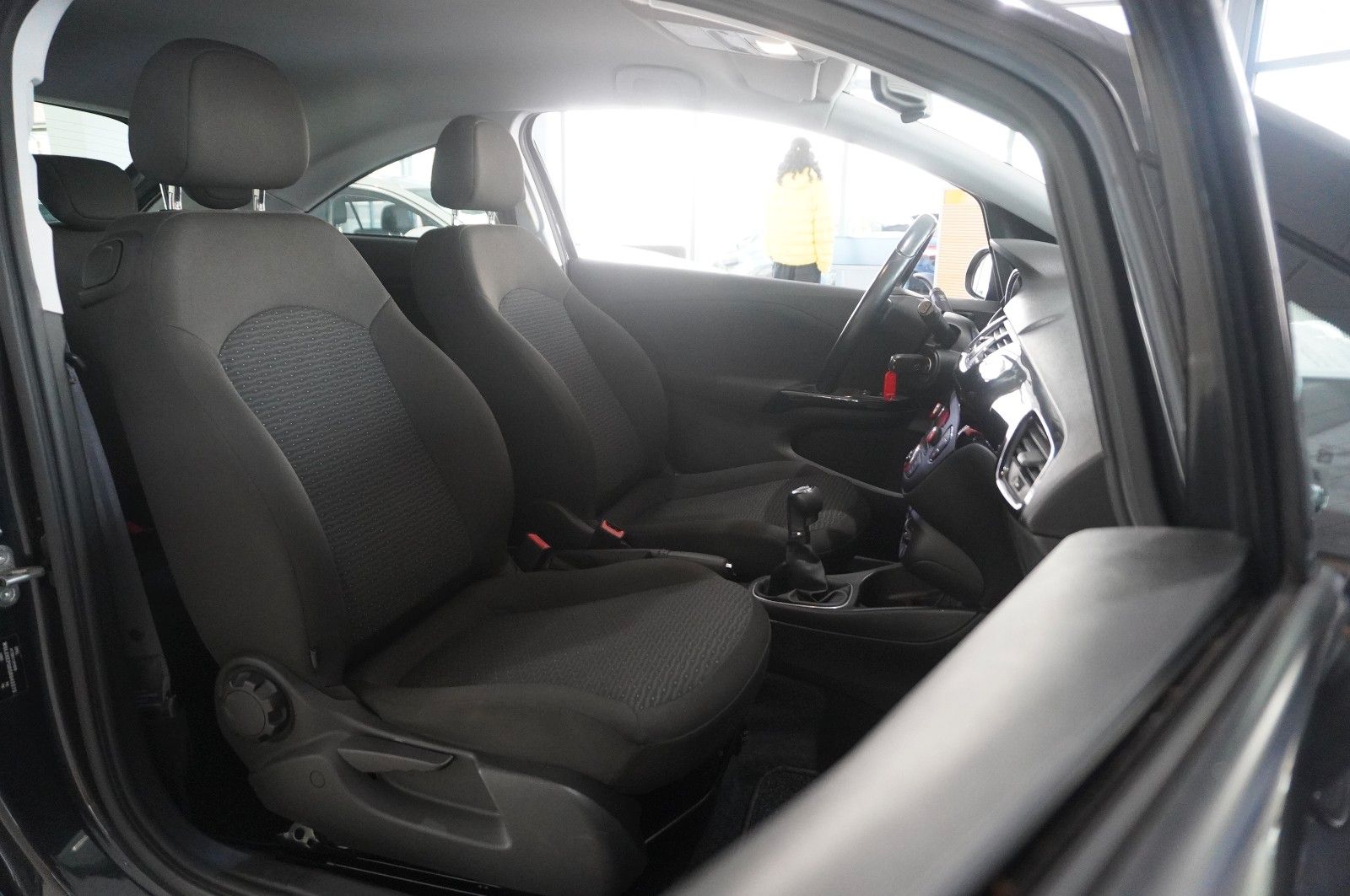 Fahrzeugabbildung Opel Corsa E 1.4T DRIVE 3-TÜR KLIMA/SHZ/PDC/TEMP./LHZ