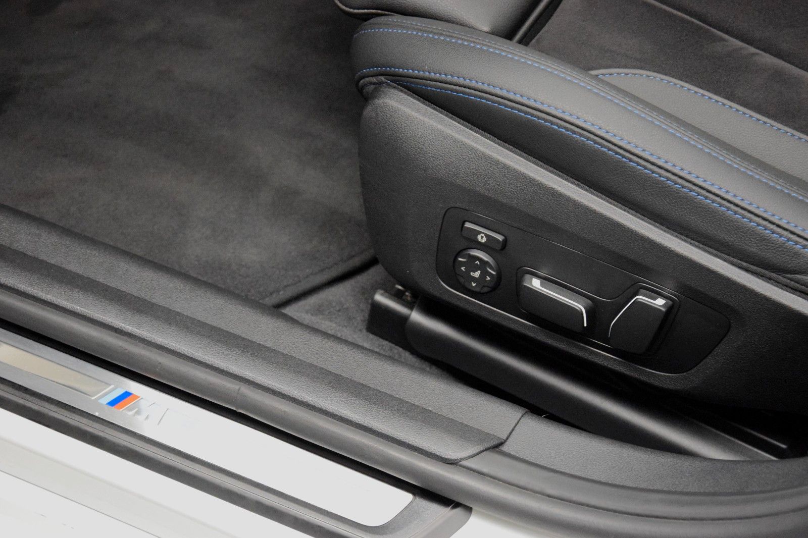 Fahrzeugabbildung BMW 318 i Touring M Sport ACC Pano AHK Memory Kamera