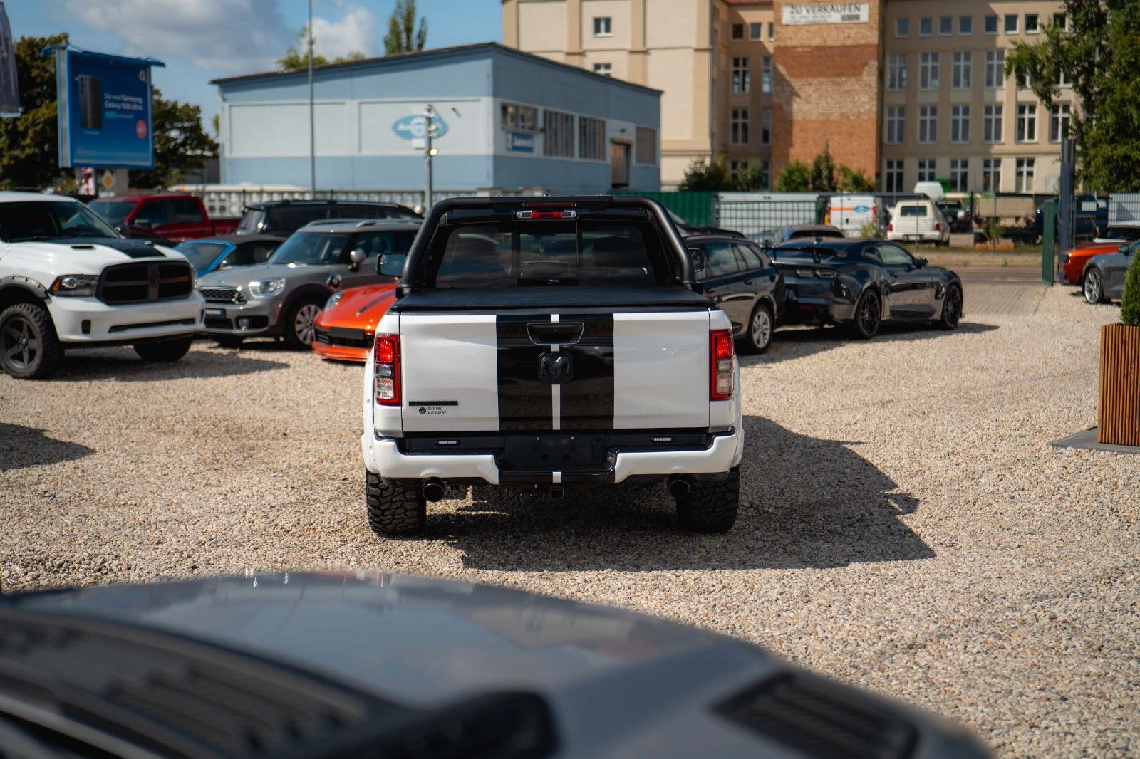 Fahrzeugabbildung Dodge RAM 5.7 V8 HEMI OFFROAD Night Limited 19% LED